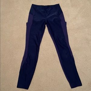navy blue Lululemon leggings